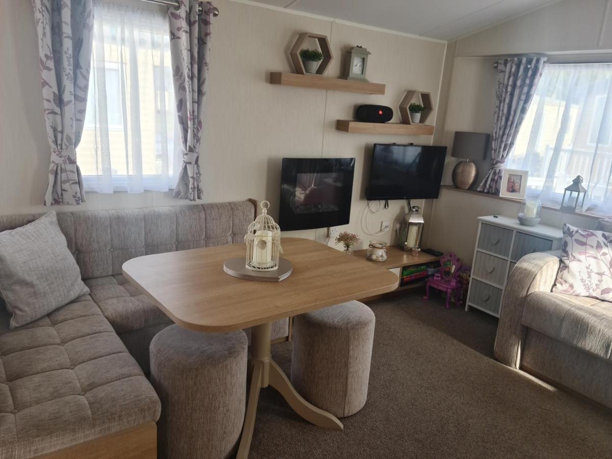 The Orchards Holiday Home Клактън он Сий Екстериор снимка